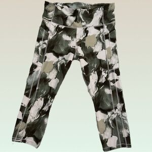 Athleta Ultimate Stash Pocket Capri Leggings